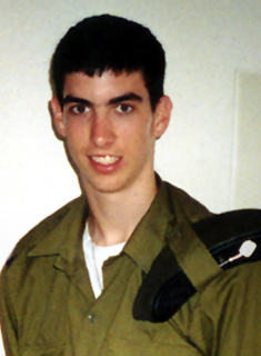 אביב איזק